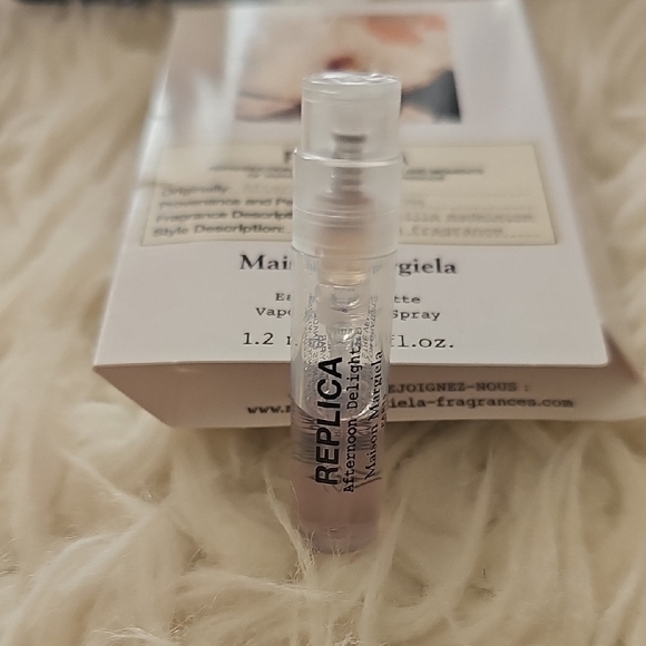 Assorted Perfume Sample Collection - Picture 5 of 8